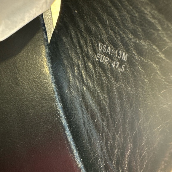 Vince Black Cross-Strap Sandals - Picture 8 of 9